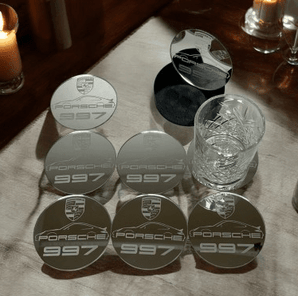Dessous de Verre PORSCHE 997 – Logo Gravé – Accessoire Sport Auto – Idée Cadeau